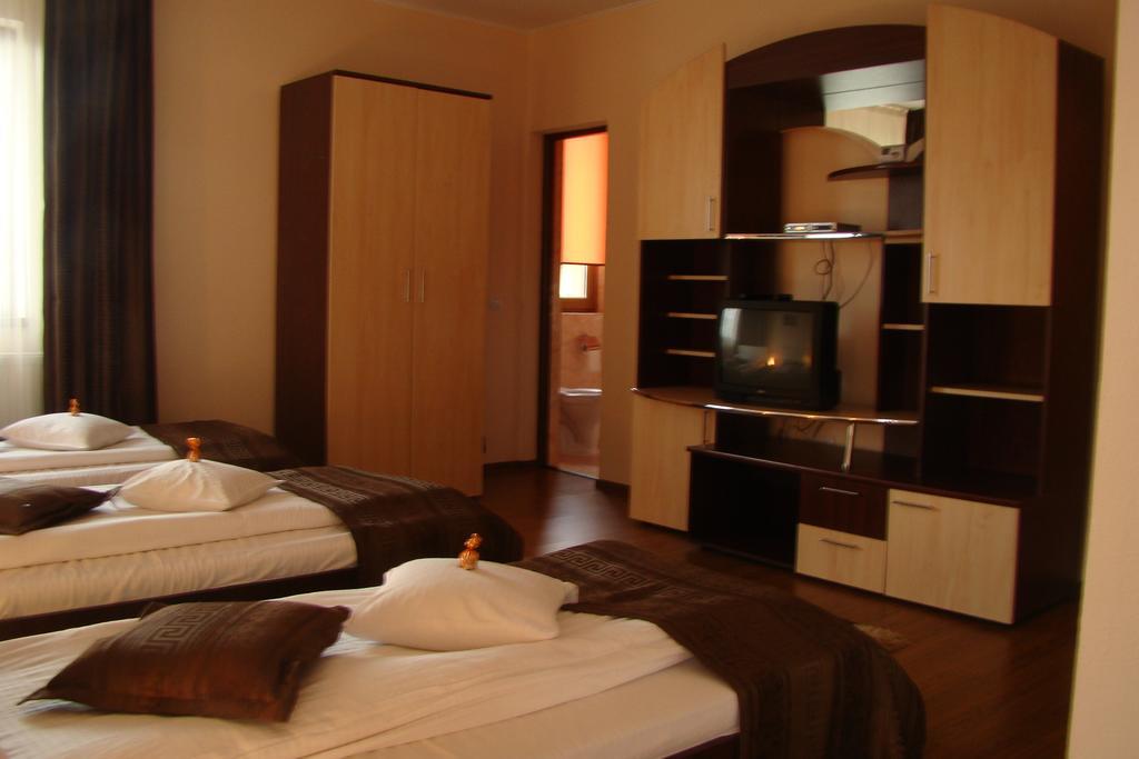 Pensiunea Queen Mary Sînpetru Quarto foto